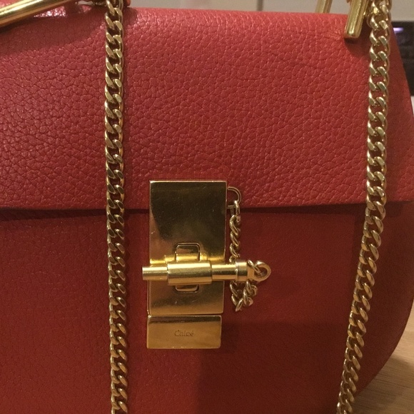 ♦️Beautiful Chloe Soft Pebble Leather Red turnlock flap handbag - Picture 2 of 3